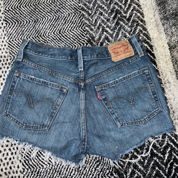 Levi Jean shorts - Picture 2 of 5